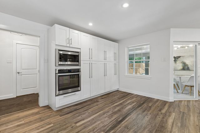 6821 Kingsbury Drive, Dallas, TX 75231