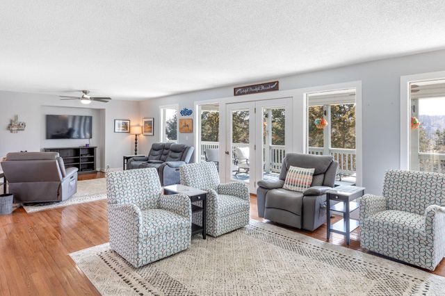 1 Greenbrier Drive, Kimberling City, MO 65686