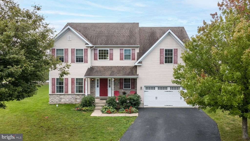 110 HARVEST GLEN DR, HARLEYSVILLE, PA 19438 — exterior