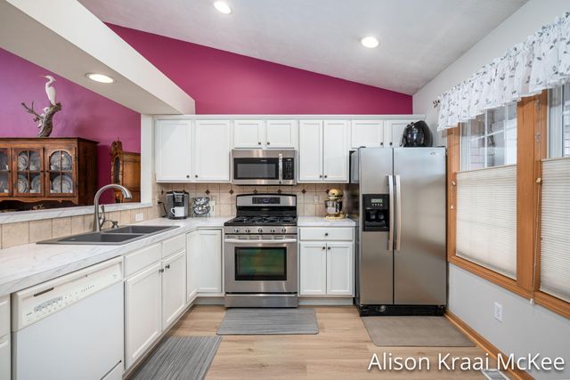 5923 W Lyn Haven Drive Se, City Of Kentwood, MI 49512