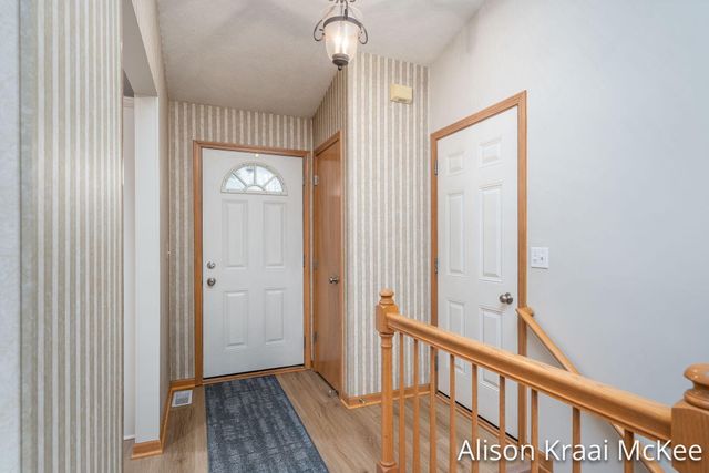 5923 W Lyn Haven Drive Se, City Of Kentwood, MI 49512