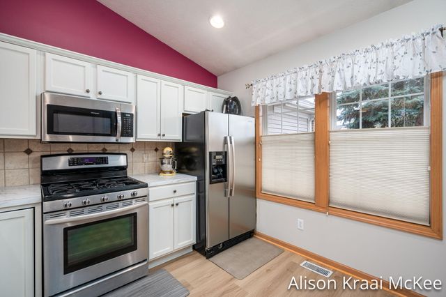 5923 W Lyn Haven Drive Se, City Of Kentwood, MI 49512