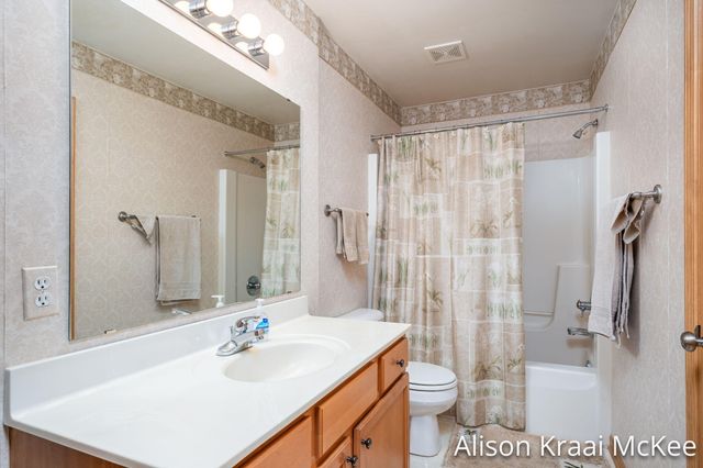 5923 W Lyn Haven Drive Se, City Of Kentwood, MI 49512