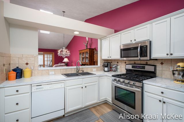 5923 W Lyn Haven Drive Se, City Of Kentwood, MI 49512