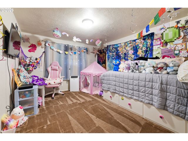 5104 E St, Springfield, OR 97478