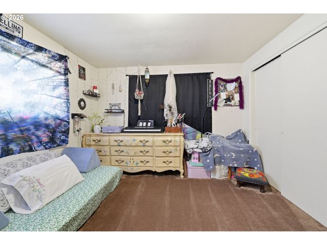 5104 E St, Springfield, OR 97478