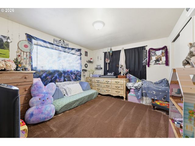 5104 E St, Springfield, OR 97478