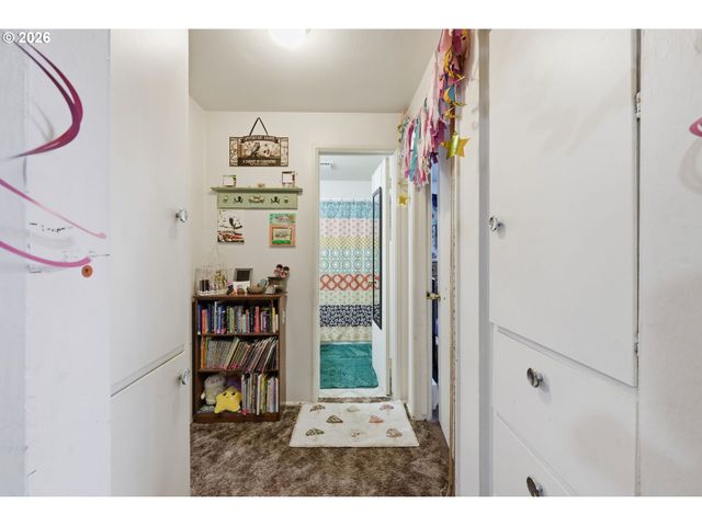 5104 E St, Springfield, OR 97478
