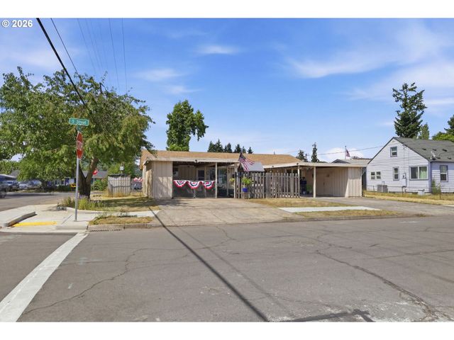 5104 E St, Springfield, OR 97478