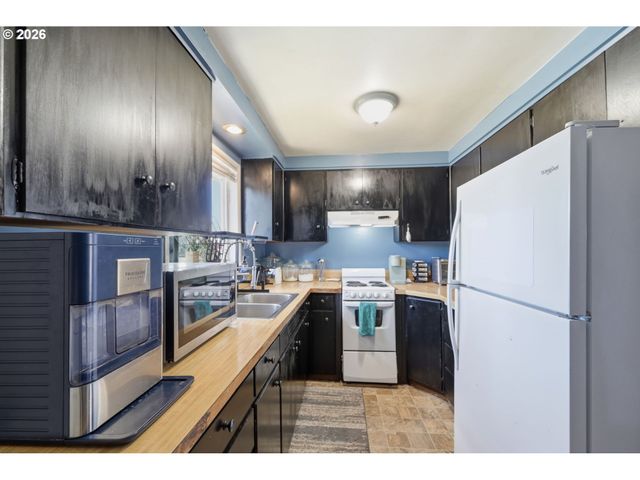 5104 E St, Springfield, OR 97478