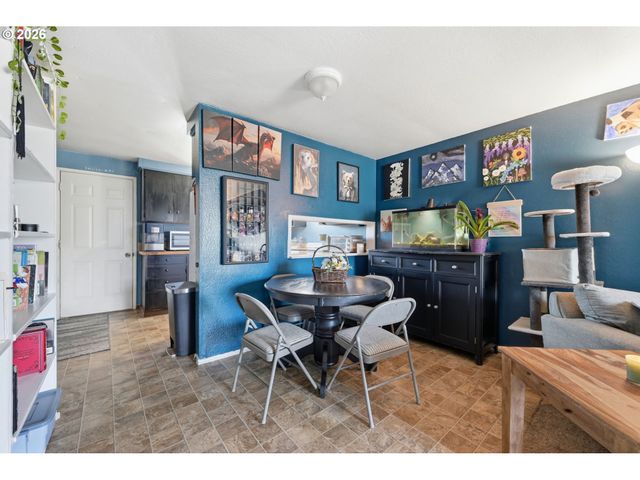 5104 E St, Springfield, OR 97478