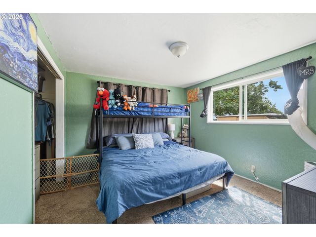 5104 E St, Springfield, OR 97478