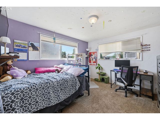 5104 E St, Springfield, OR 97478