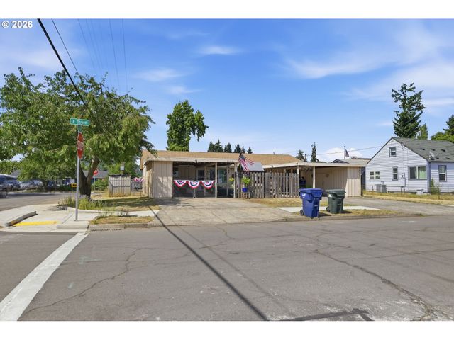 5104 E St, Springfield, OR 97478