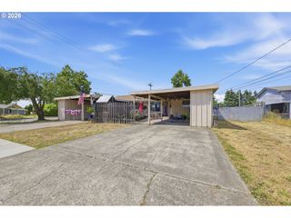 5104 E St, Springfield, OR 97478
