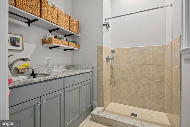 2816 1ST RD N, Arlington, VA 22201