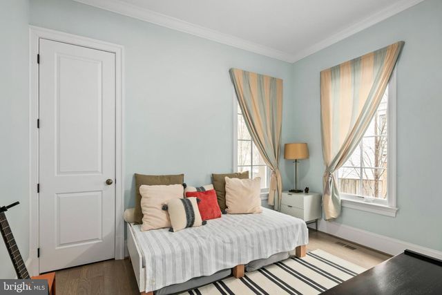 2816 1ST RD N, Arlington, VA 22201