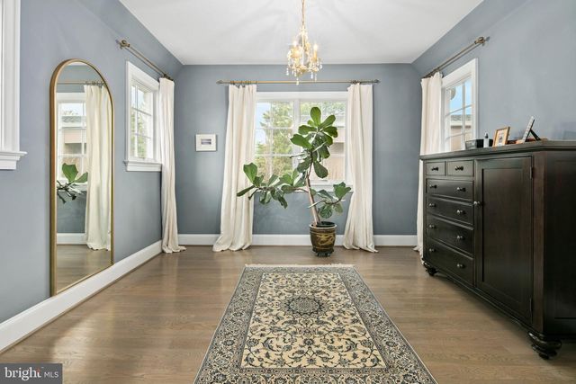 2816 1ST RD N, Arlington, VA 22201