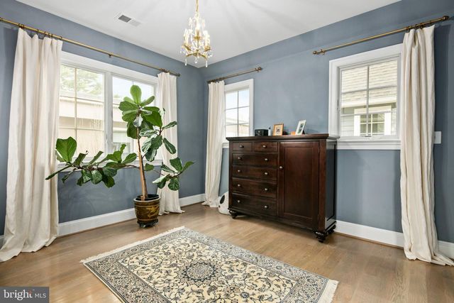 2816 1ST RD N, Arlington, VA 22201