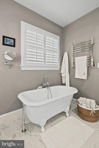 2816 1ST RD N, Arlington, VA 22201