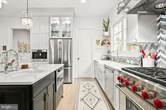 2816 1ST RD N, Arlington, VA 22201
