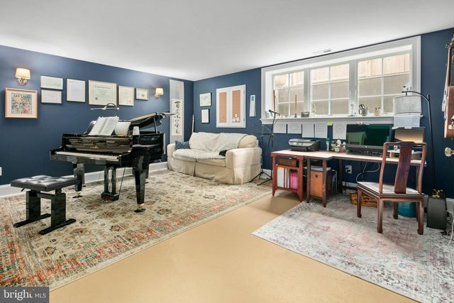 2816 1ST RD N, Arlington, VA 22201