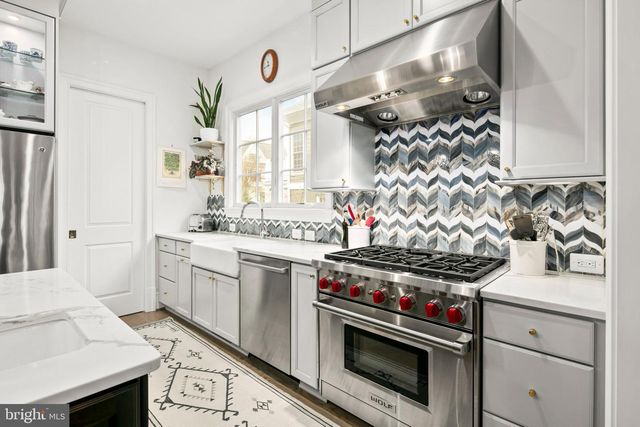 2816 1ST RD N, Arlington, VA 22201