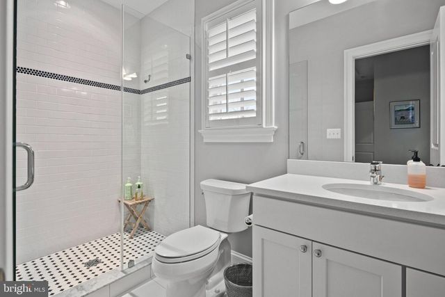 2816 1ST RD N, Arlington, VA 22201