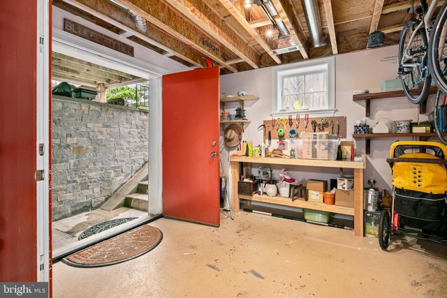 2816 1ST RD N, Arlington, VA 22201