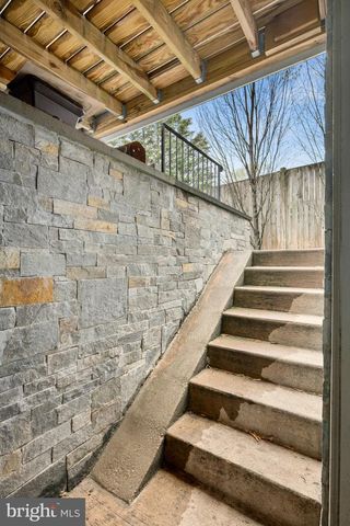 2816 1ST RD N, Arlington, VA 22201
