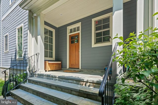 2816 1ST RD N, Arlington, VA 22201