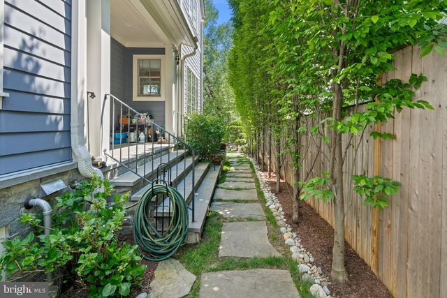 2816 1ST RD N, Arlington, VA 22201