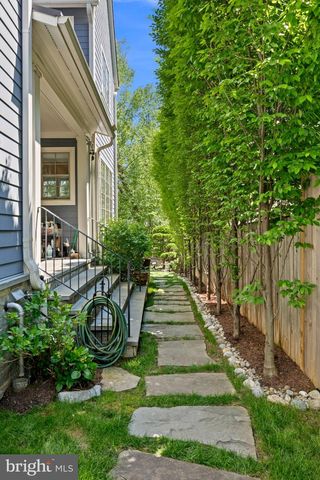 2816 1ST RD N, Arlington, VA 22201