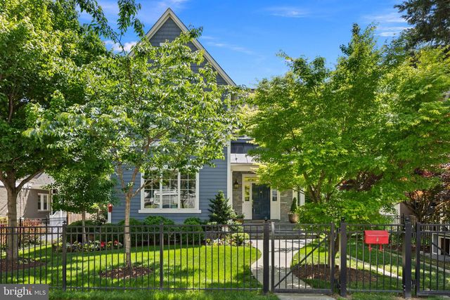 2816 1ST RD N, Arlington, VA 22201