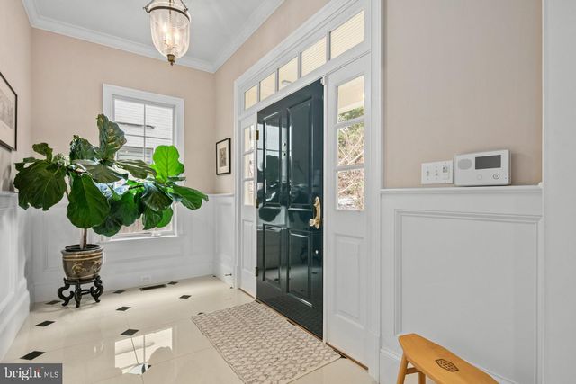 2816 1ST RD N, Arlington, VA 22201