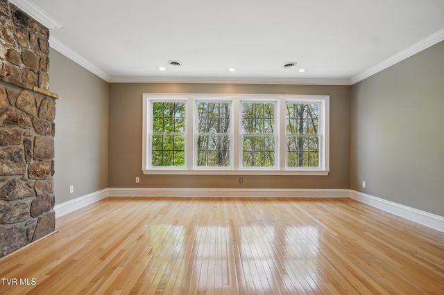 500 Northwest Ridge Avenue, Norton, VA 24273