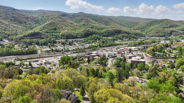 500 Northwest Ridge Avenue, Norton, VA 24273