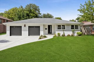 910 Glenview Road, Glenview, IL 60025