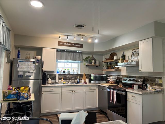 11 Amesbury Road E, Whiting, NJ 08759
