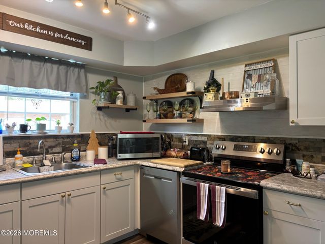 11 Amesbury Road E, Whiting, NJ 08759