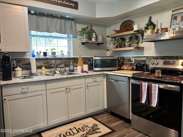 11 Amesbury Road E, Whiting, NJ 08759