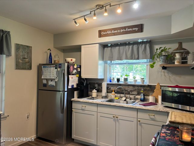 11 Amesbury Road E, Whiting, NJ 08759