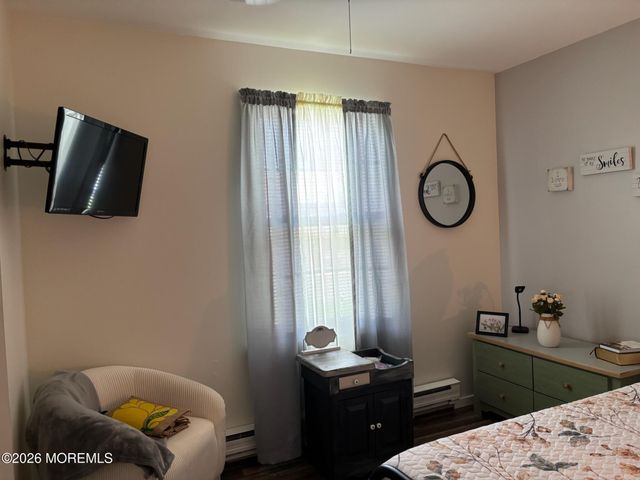 11 Amesbury Road E, Whiting, NJ 08759