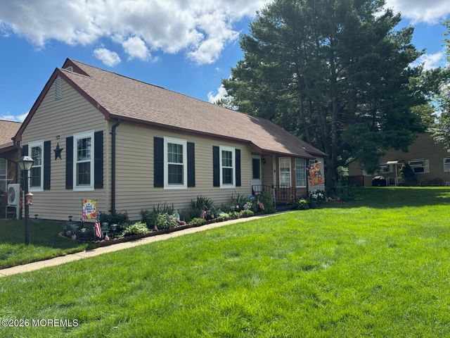 11 Amesbury Road E, Whiting, NJ 08759