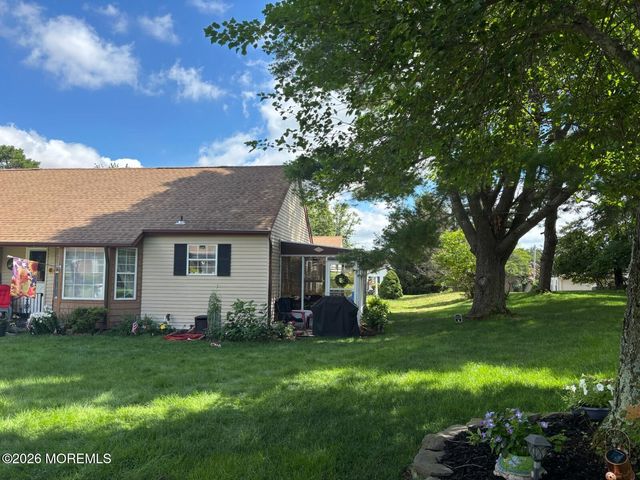 11 Amesbury Road E, Whiting, NJ 08759