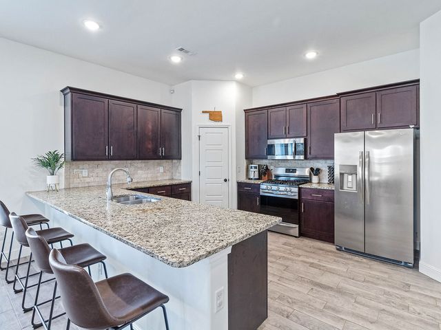 2402 England Lane, Pea Ridge, AR 72751