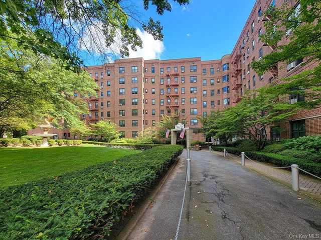 84-01 Main Street 107, Briarwood, NY 11378