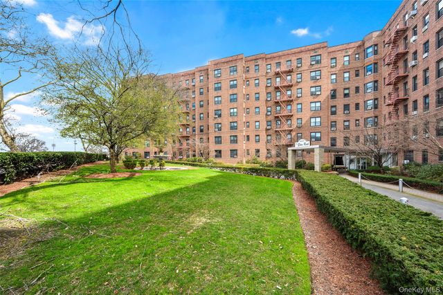 84-01 Main Street 107, Briarwood, NY 11378