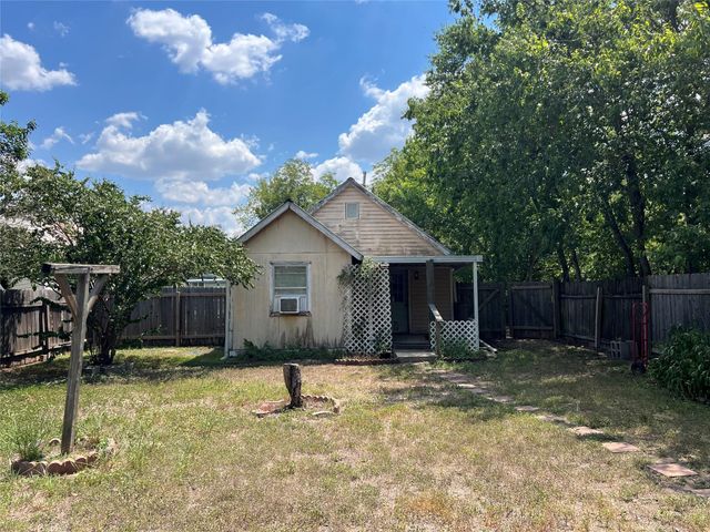 607 Garcia ST, Lockhart, TX 78644