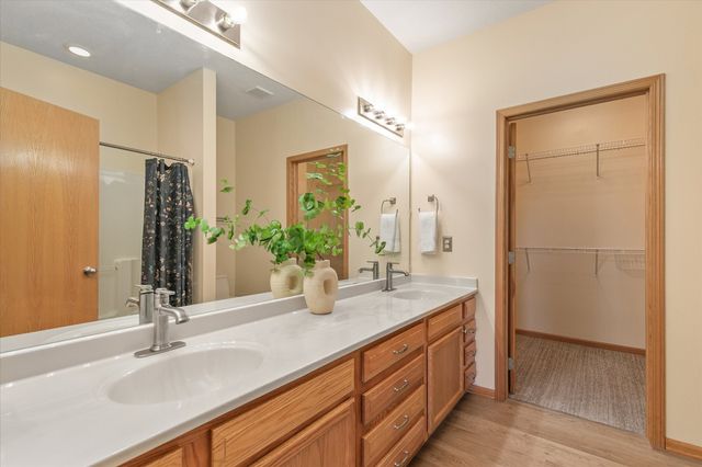 5912 NW 92nd Court, Johnston, IA 50131